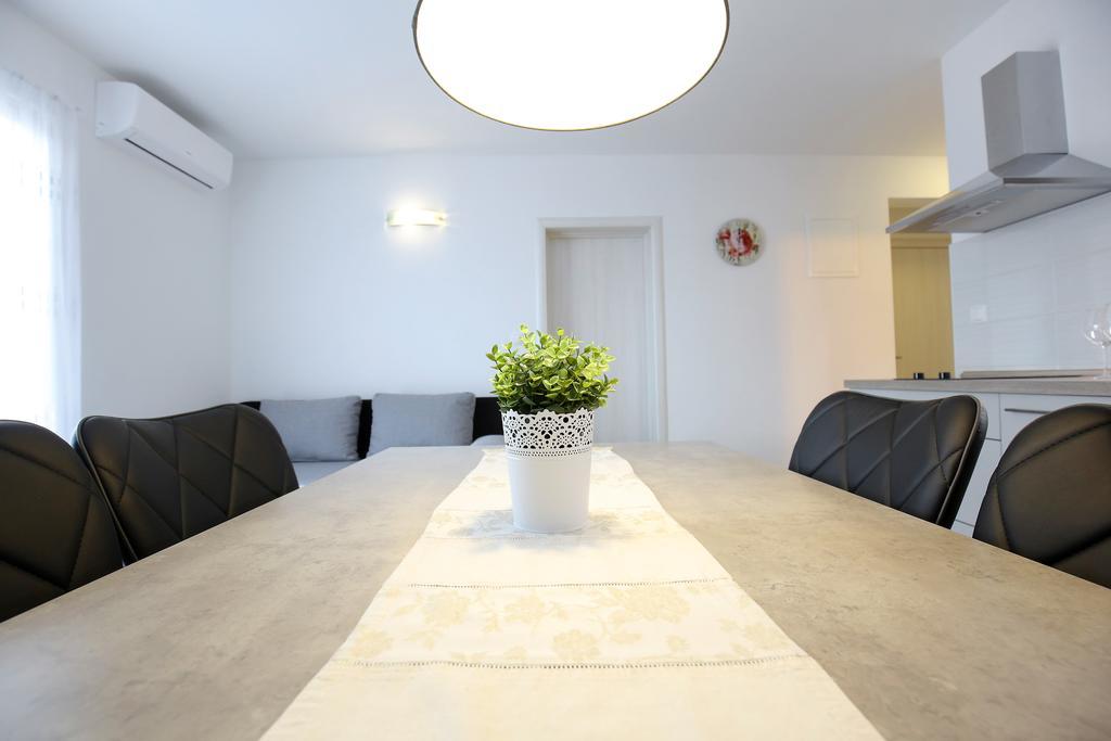 Apartments Nada Sukošan Eksteriør bilde
